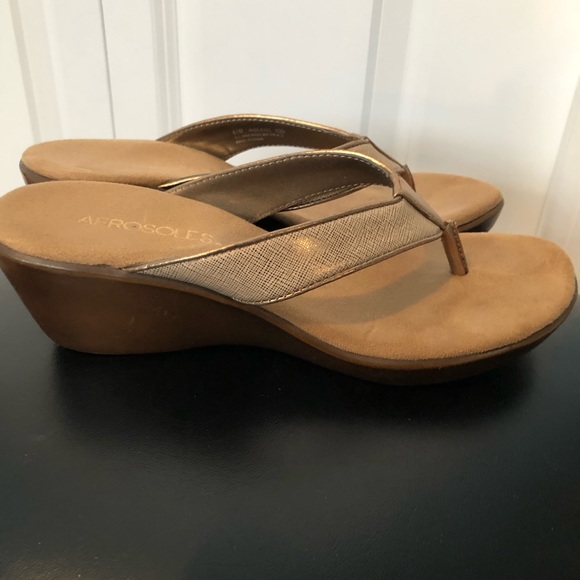 COPY - AEROSOLES gold sandals. Size 6 1/2 - Picture 2 of 4
